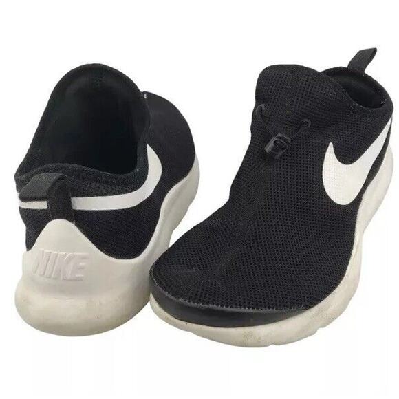 Nike Aptare Essential Sneaker Black White Slip On Shoes Women's 9.5 881190-002 - Picture 1 of 13